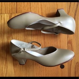 💃🏻Danshuz Dance Shoes like Capezio size 8